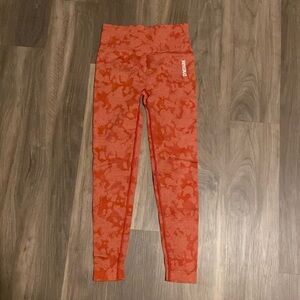 Red camo gym shark legging